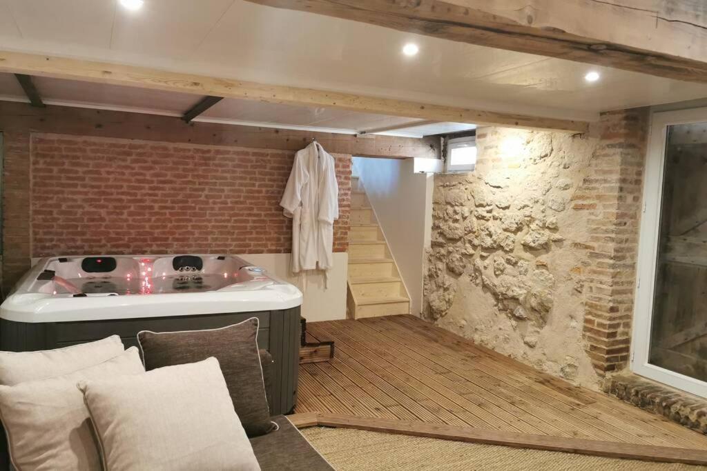 Gite Le Jardin Secret Et Gite Au Temps Suspendu Montpezat  Bagian luar foto